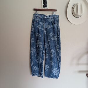 Free People Good Luck Printed Barrel Leg Jeans Laser Daisy Blue Denim Size 29